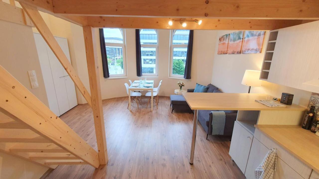 Central Mezzanine Apartments With Ac At Keleti Railways Long-Term *