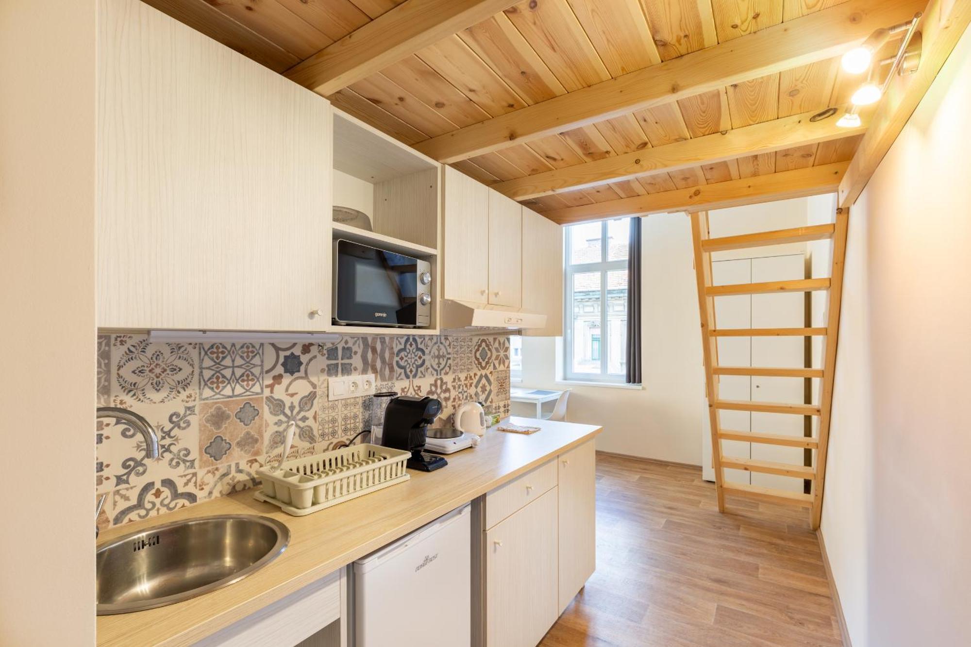 Central Mezzanine Apartments With Ac At Keleti Railways Long-Term Apartament Budapesta