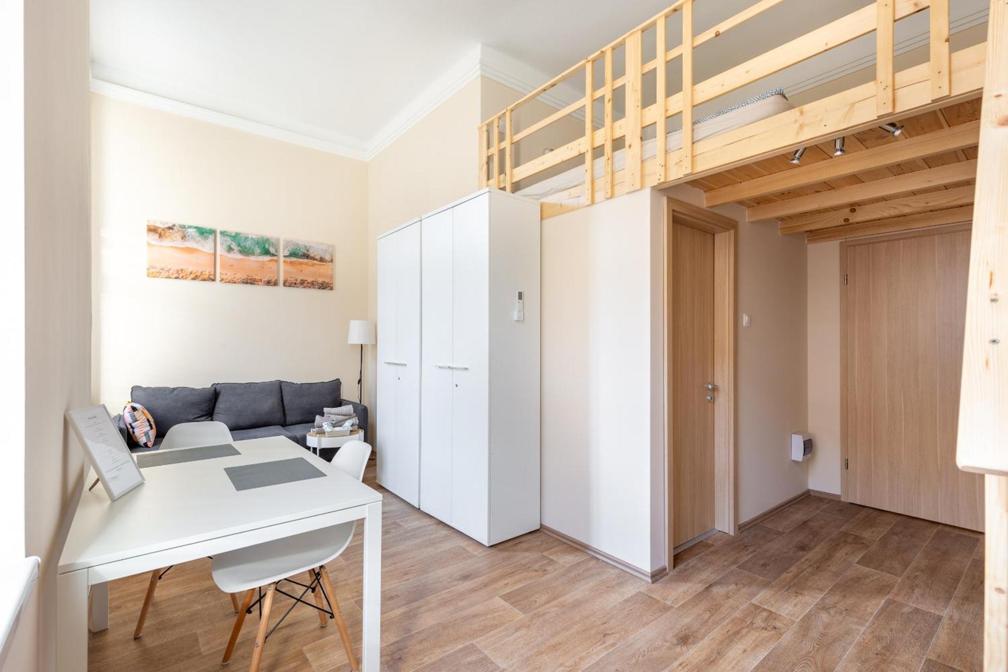 Central Mezzanine Apartments With Ac At Keleti Railways Long-Term * Budapesta