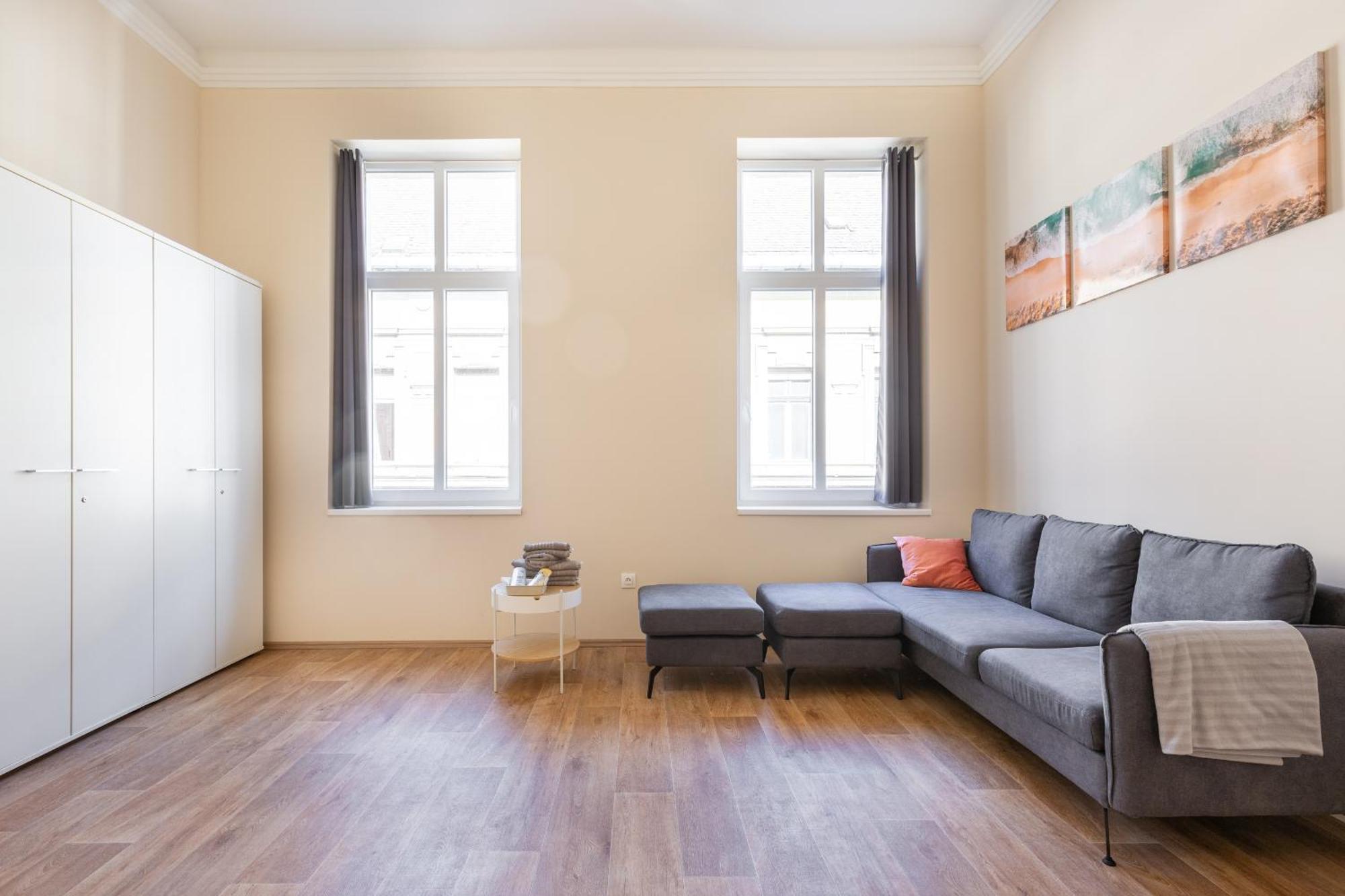 Apartament Central Mezzanine Apartments With Ac At Keleti Railways Long-Term