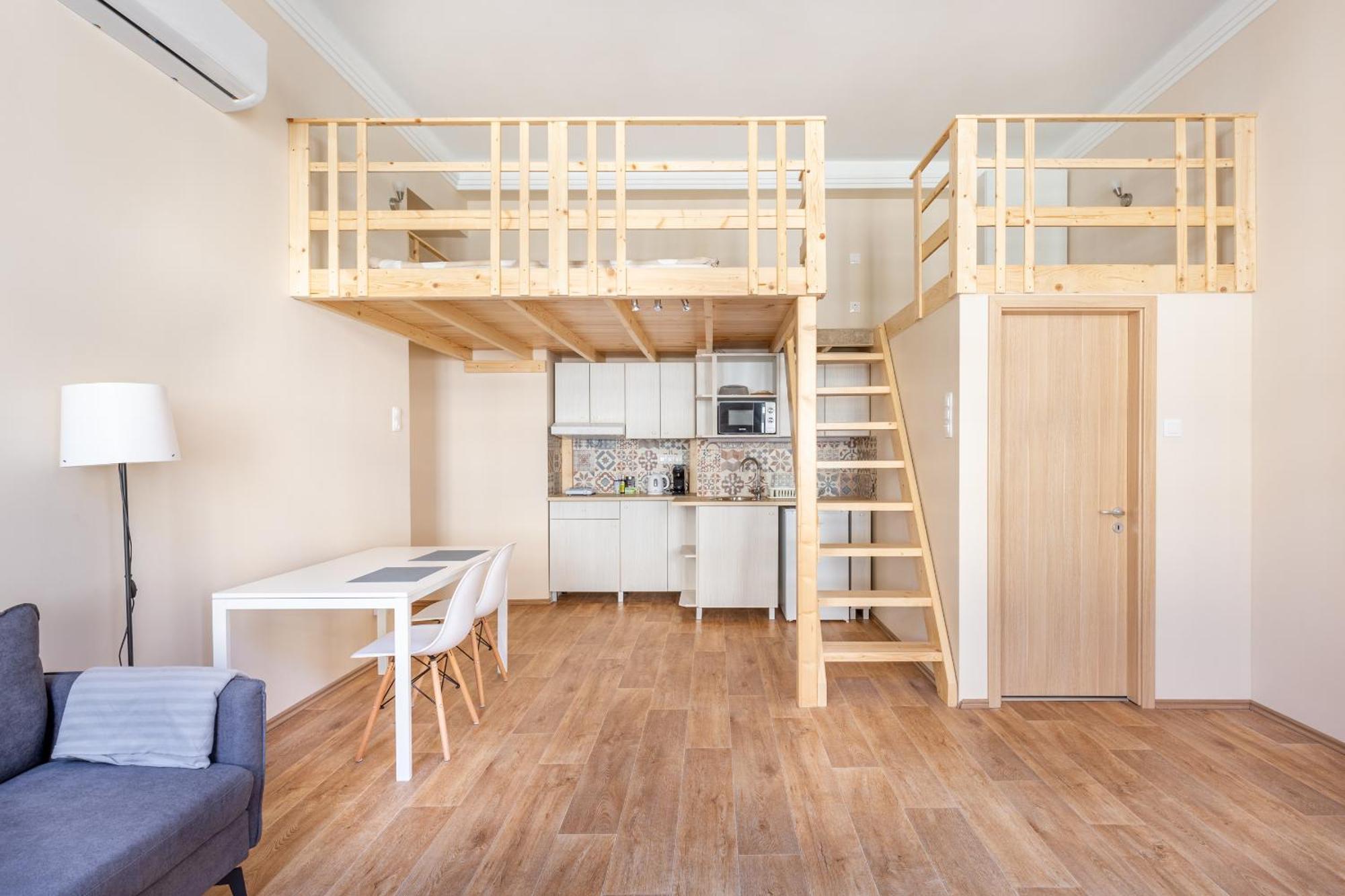 Central Mezzanine Apartments With Ac At Keleti Railways Long-Term Budapeste