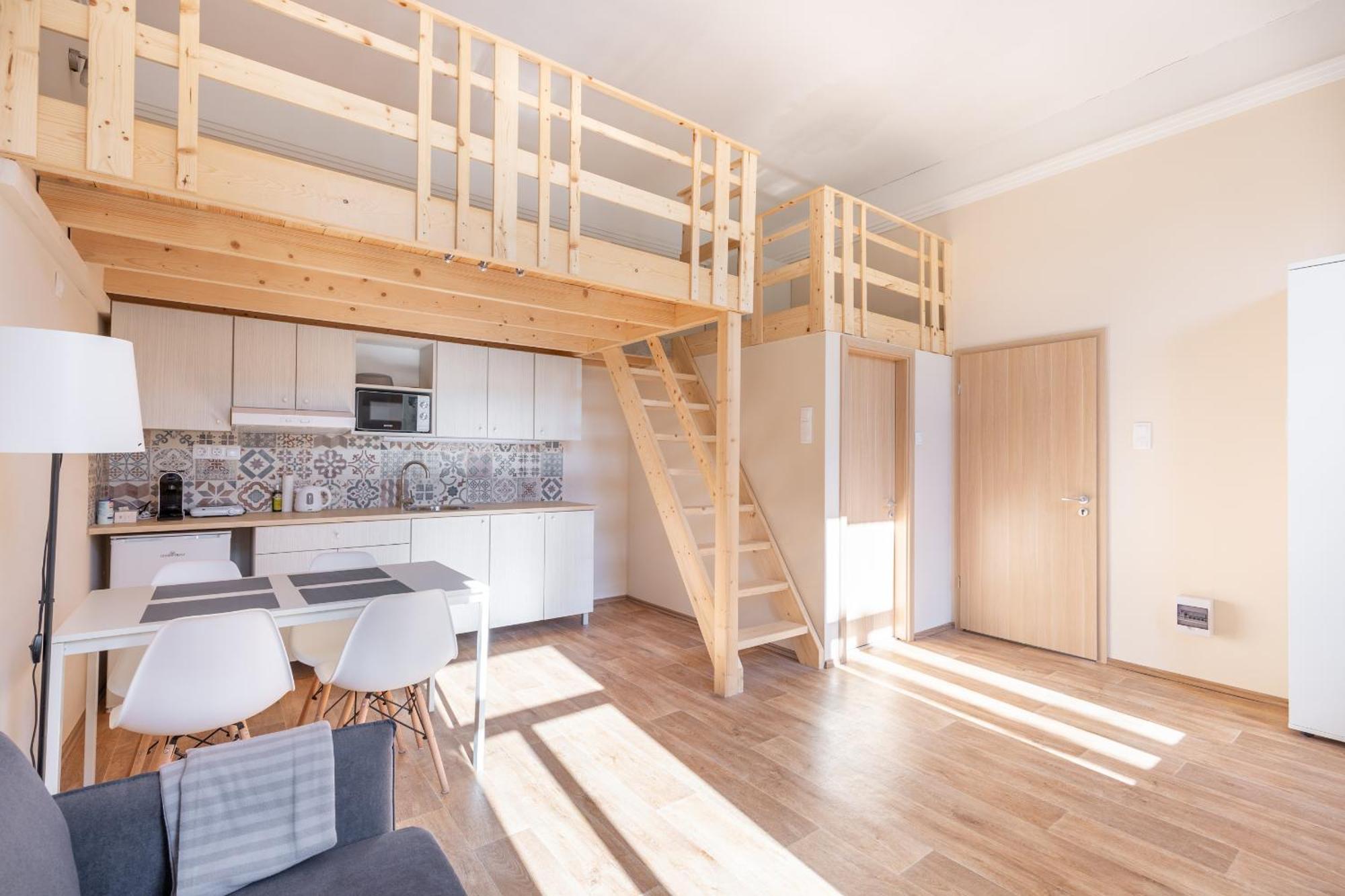 Central Mezzanine Apartments With Ac At Keleti Railways Long-Term Apartament *